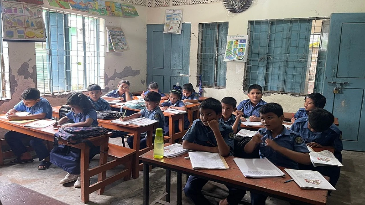 মাদারীপুরে ৬১ ঝুঁকিপূর্ণ ভবনে চলছে পাঠদান