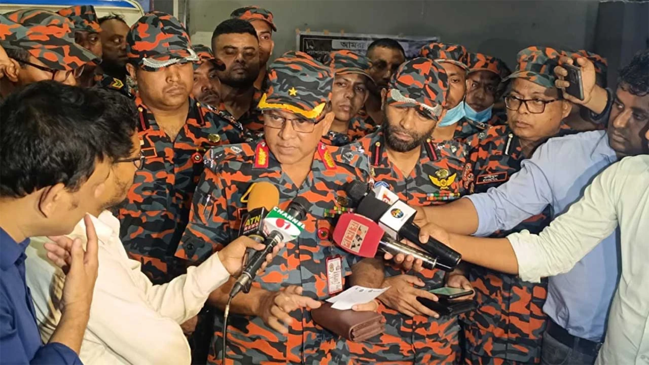২ ফায়ার ফাইটার ১০০ শতাংশ দগ্ধ হয়েছেন: মহাপরিচালক