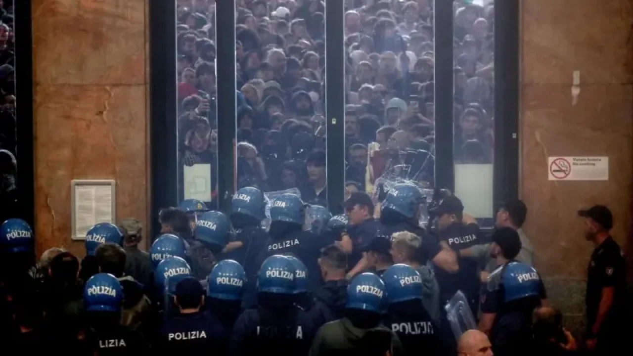 ইতালিতে ইসরায়েল বিরোধী বিক্ষোভে পুলিশের সঙ্গে সংঘর্ষ