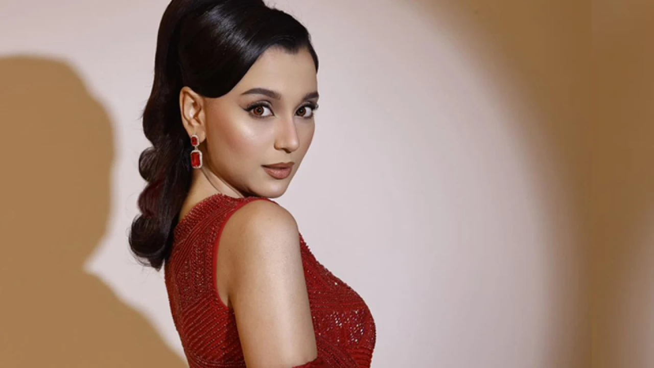 নতুন সিনেমায় সাবিলা নূর