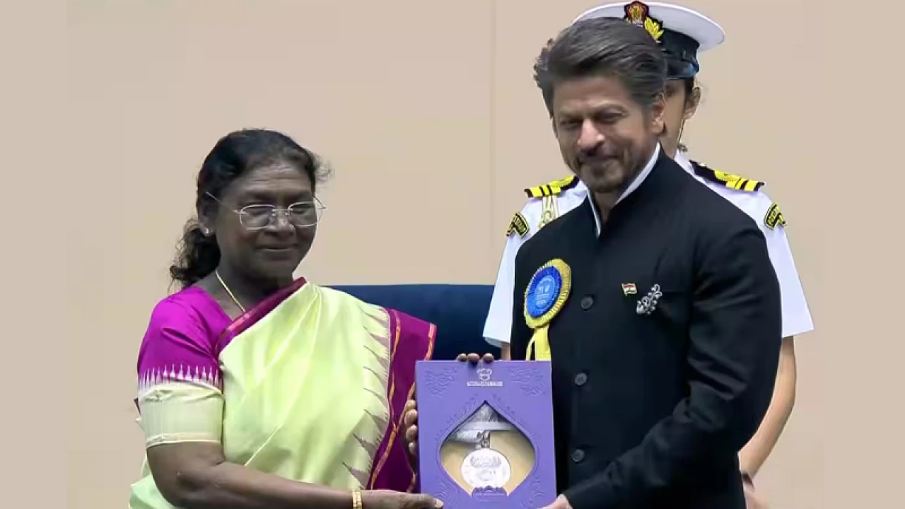 অবশেষে শাহরুখের হাতে ‘জাতীয় চলচ্চিত্র পুরস্কার’