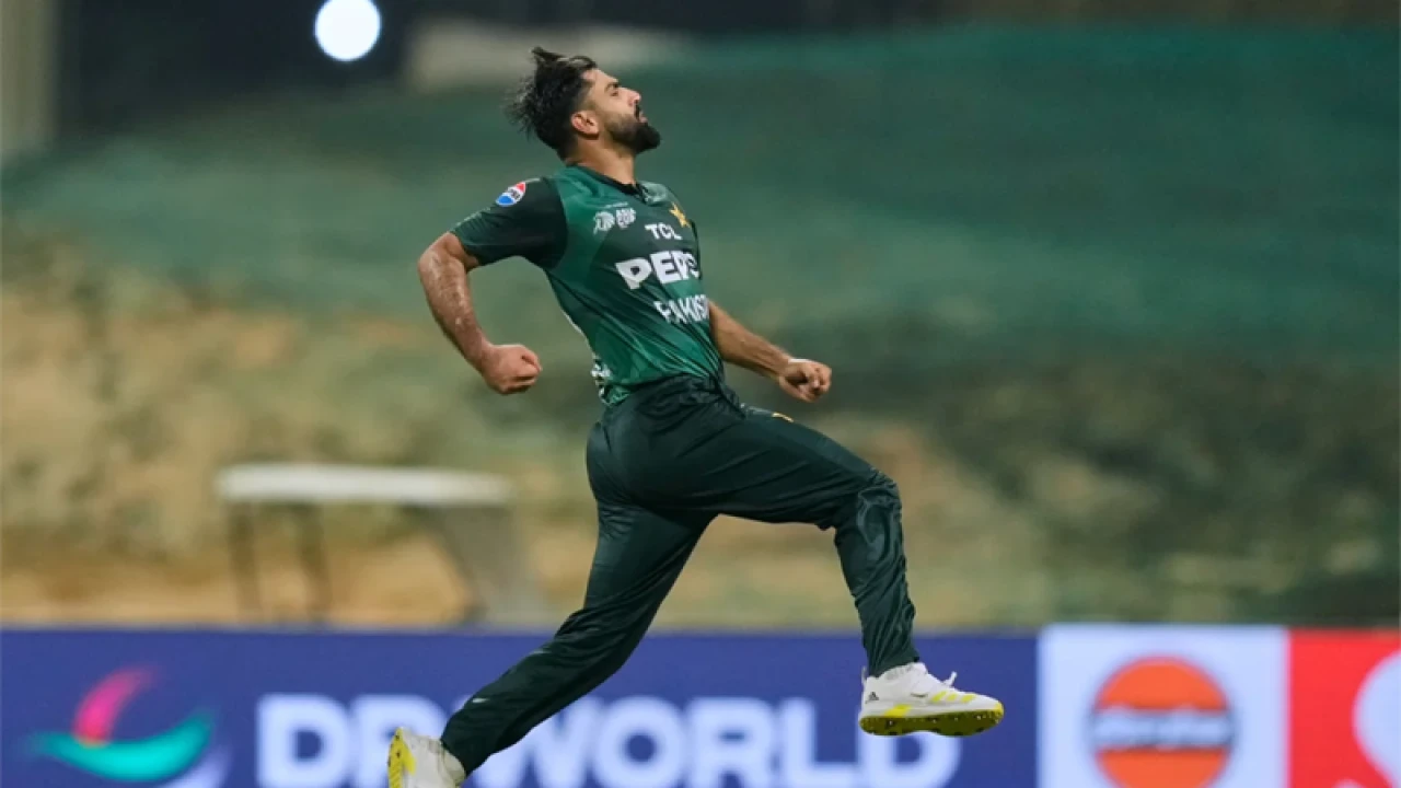 দুই ওভার থাকতেই শ্রীলংকাকে হারাল পাকিস্তান