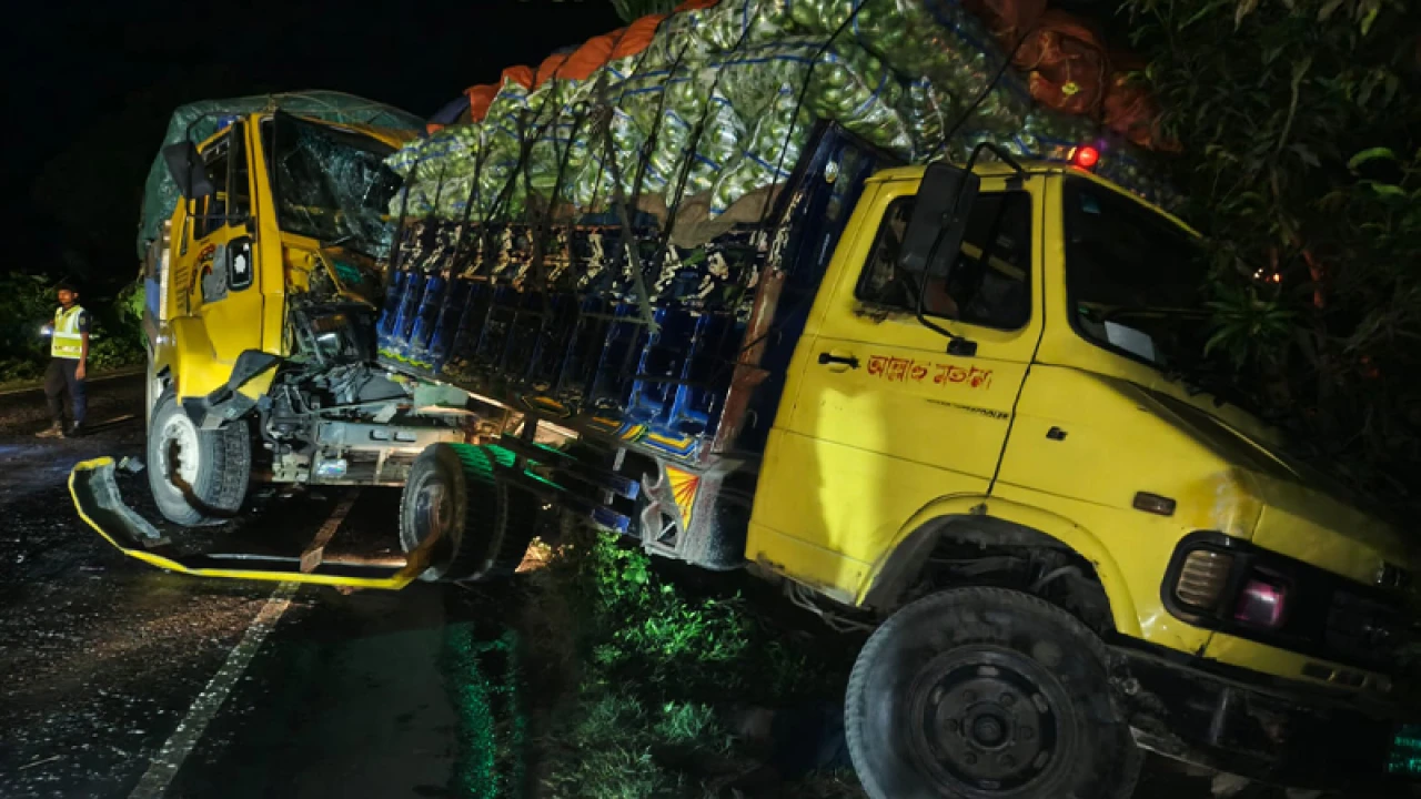 ট্রাকের ধাক্কায় পিকআপ ভ্যানের চালকসহ হেলপারের মৃত্যু