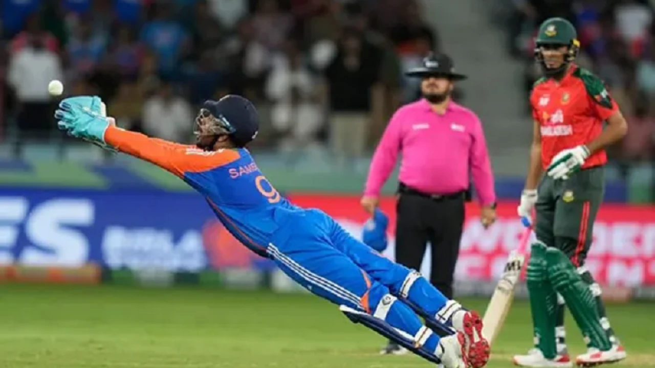 এত ক্যাচ মিস হওয়ার কারণ জানালেন বরুণ