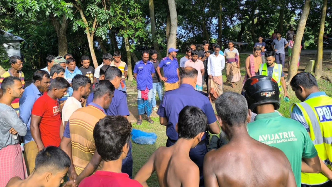 চোর সন্দেহে বৃদ্ধকে পিটিয়ে ও কুপিয়ে হত্যা