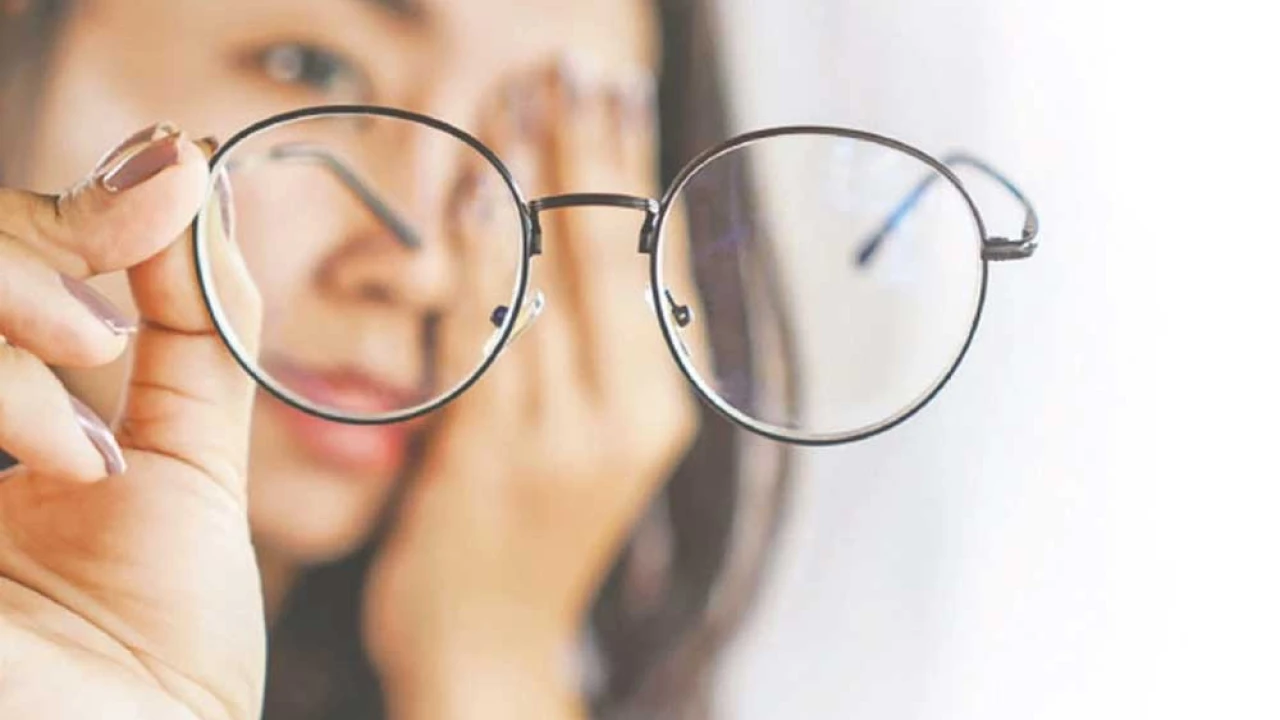 চোখের কারণে মাথাব্যথা, কী করবেন?