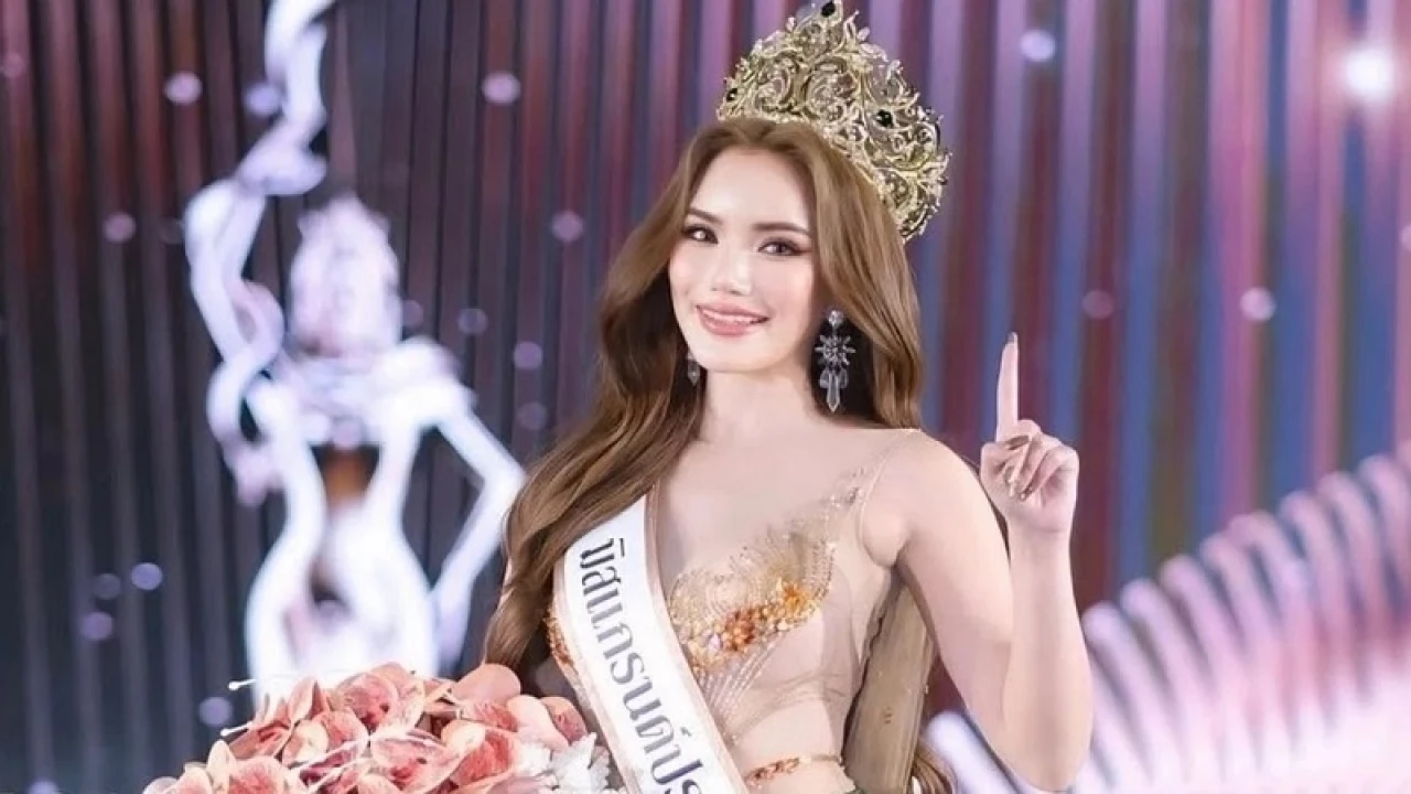 ব্যক্তিগত ভিডিও ফাঁসে মুকুট গেল থাই সুন্দরীর