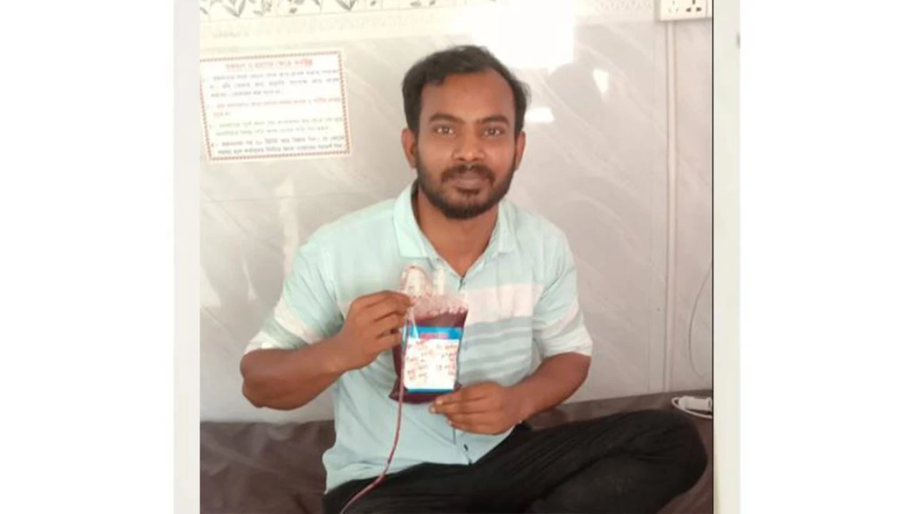 ফেসবুক লাইভে এসে ট্রেনের নিচে ঝাঁপ দিলেন যুবক 