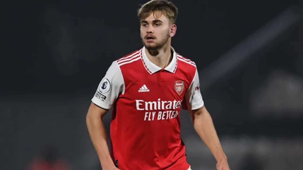 মাঠে আঘাত পেয়ে আর্সেনালের সাবেক ফুটবলারের মৃত্যু