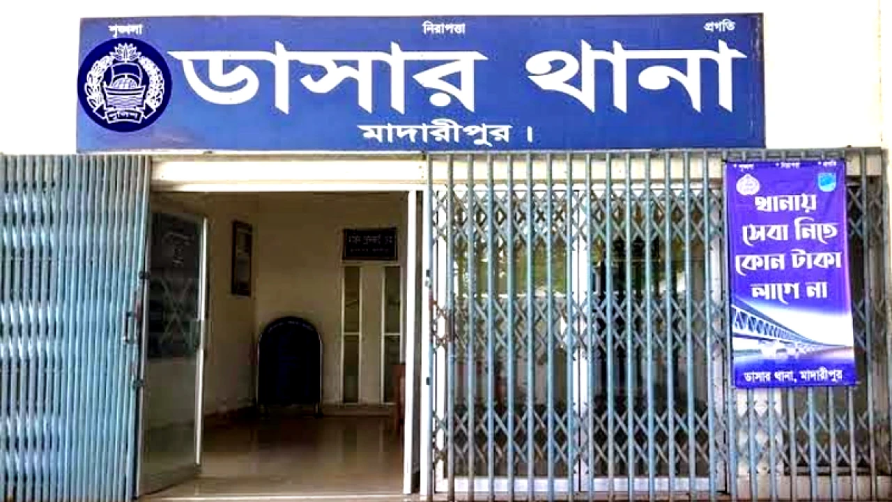 মোবাইল ফোন দেখার সময় সাপের কামড়, কিশোরীর মৃত্যু