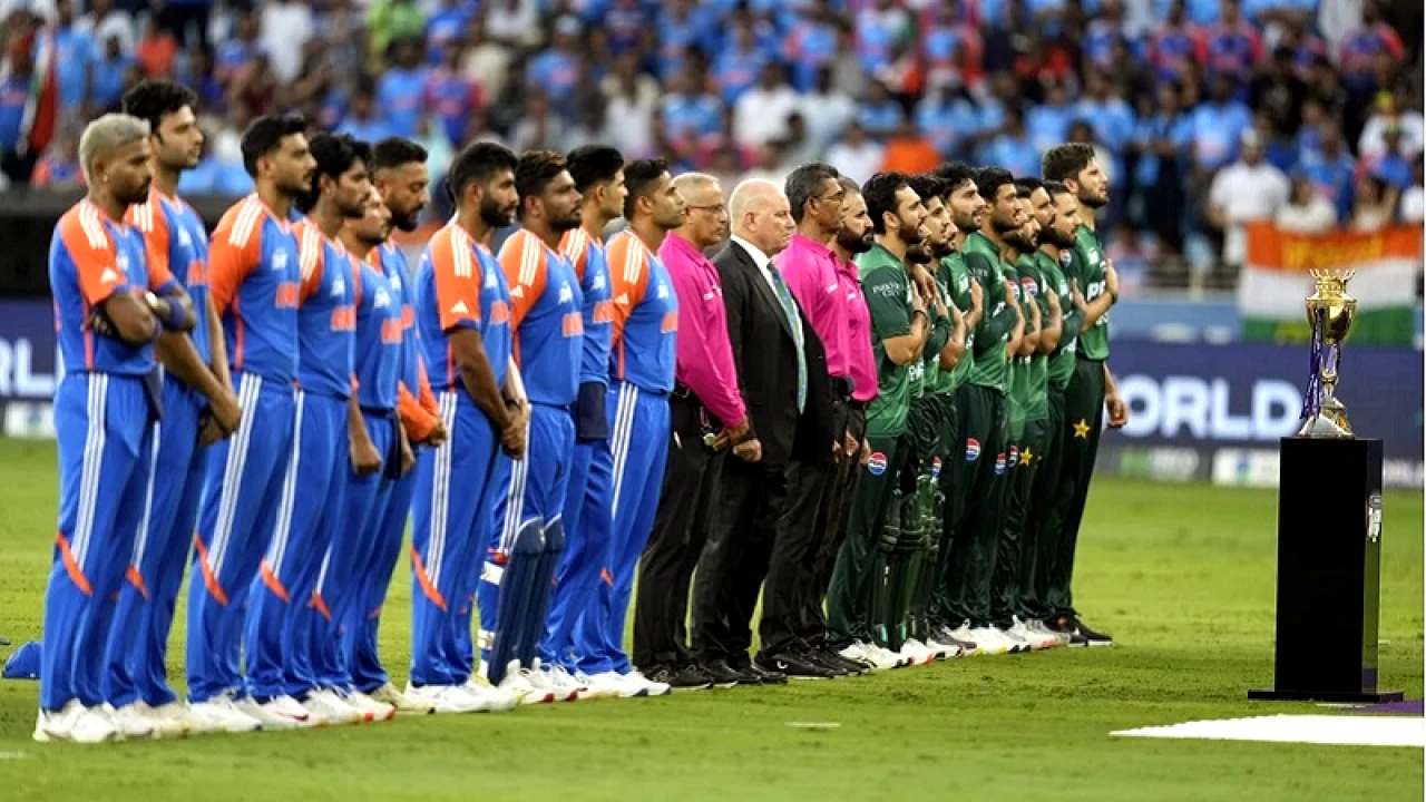 ৪১ বছরের স্বপ্ন পূরণে আজ মাঠে নামছে ভারত-পাকিস্তান