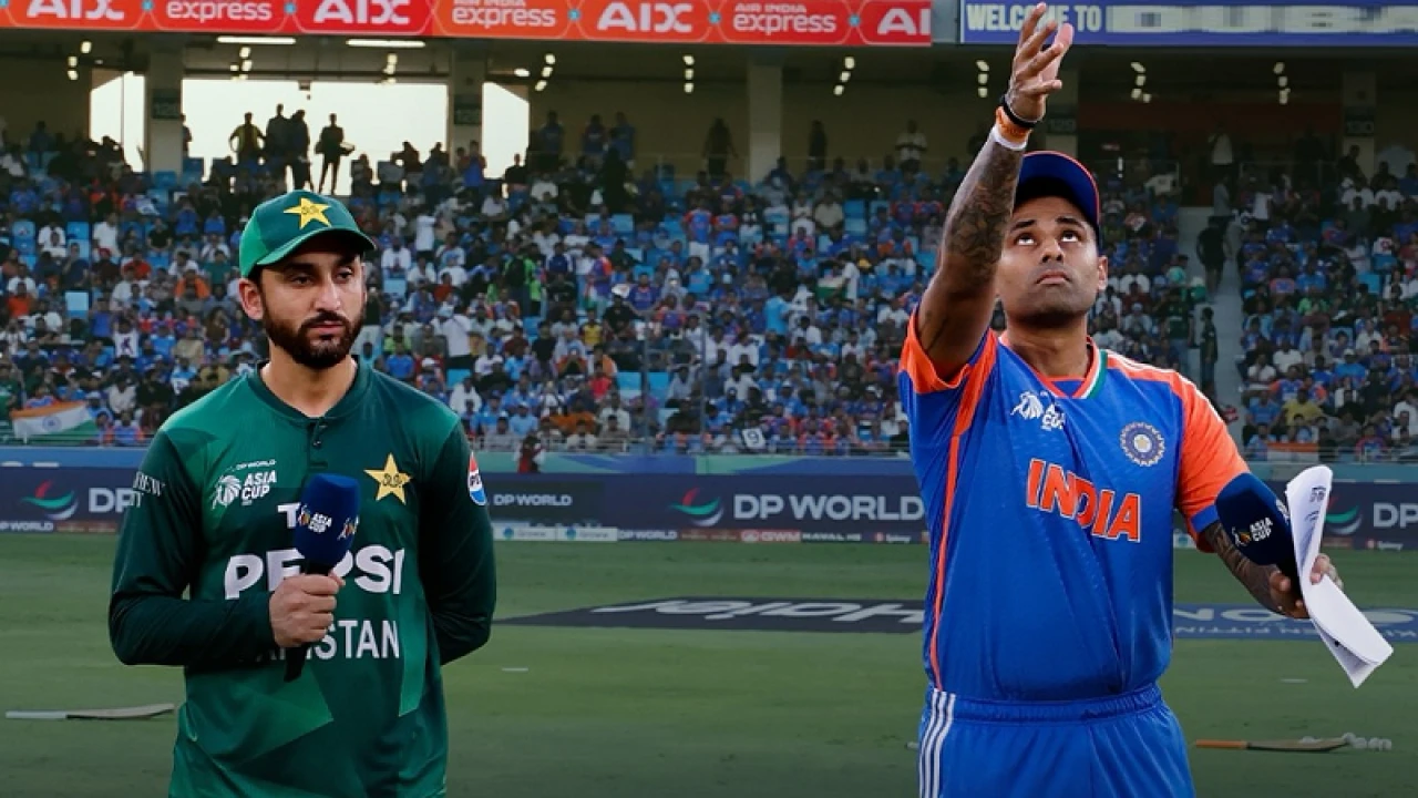 ফাইনালে টসে জিতে পাকিস্তানকে ব্যাটিংয়ে পাঠাল ভারত