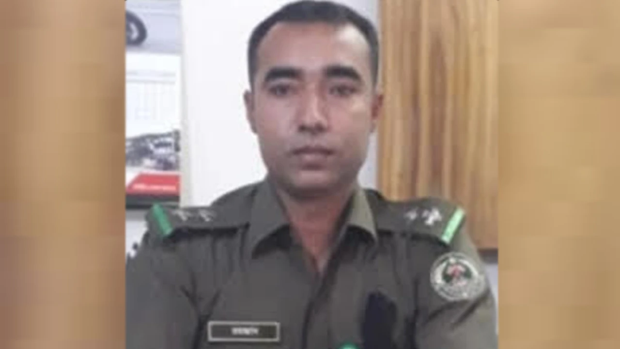 সাংবাদিকদের কাছে ক্ষমা চাইলেন অষ্টগ্রামের আনসার প্রশিক্ষক