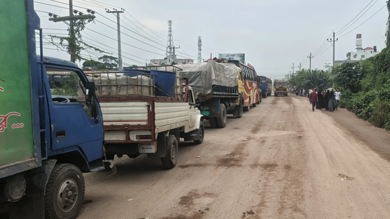 ঢাকা-সিলেট মহাসড়কে দিনভর যানজট 