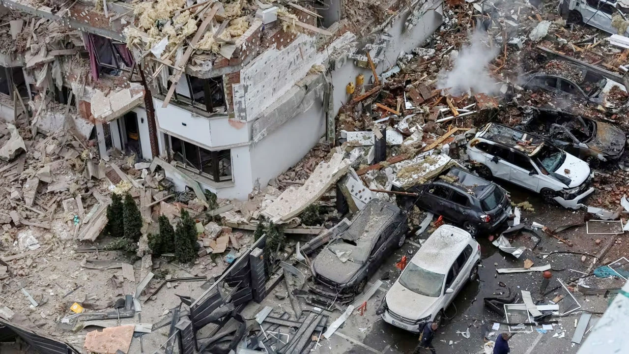 কিয়েভে এক রাতে ৬ শতাধিক ড্রোন-ক্ষেপণাস্ত্র নিক্ষেপ রাশিয়ার 