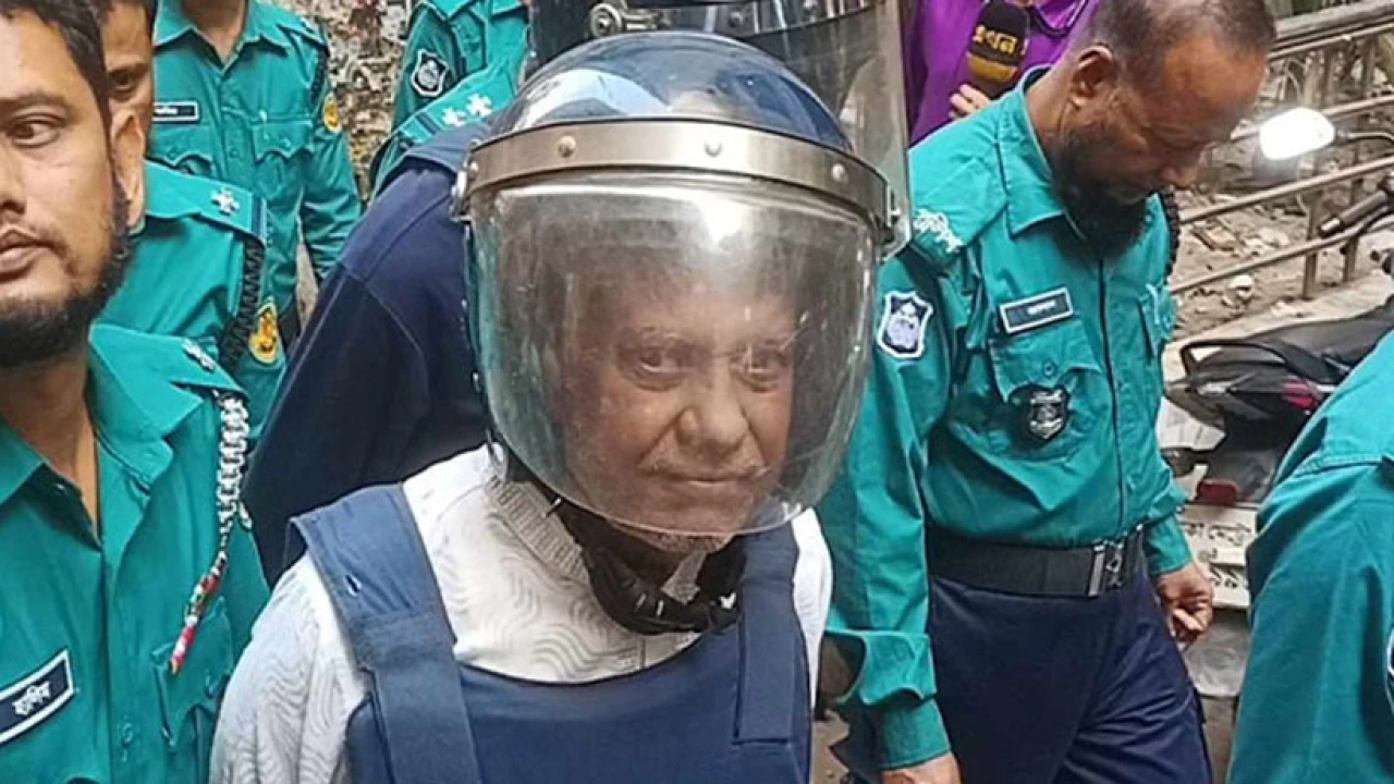 দুর্নীতি মামলায় গ্রেপ্তার বিচারপতি মানিক