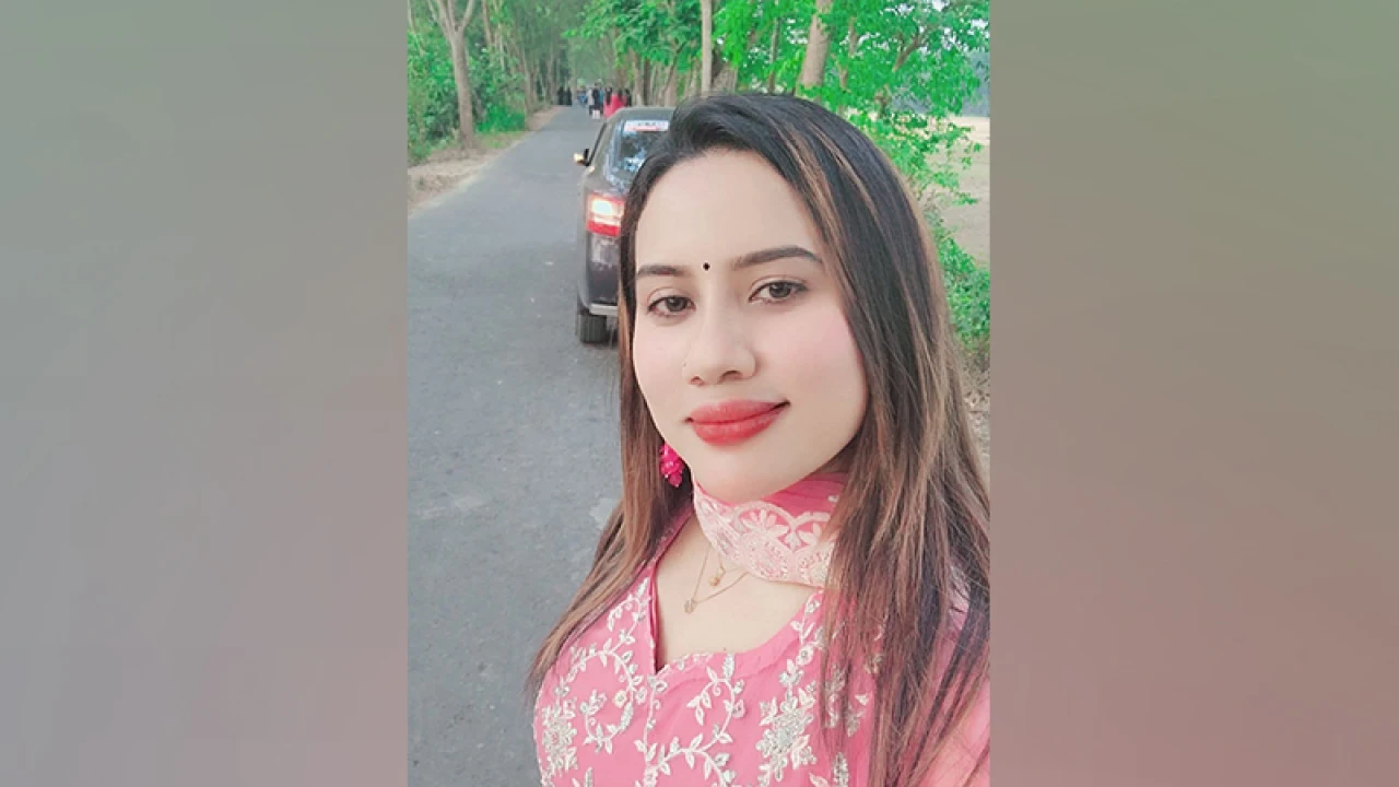 সিলিং ফ্যানে ঝুলছিল বিউটিশিয়ানের মরদেহ