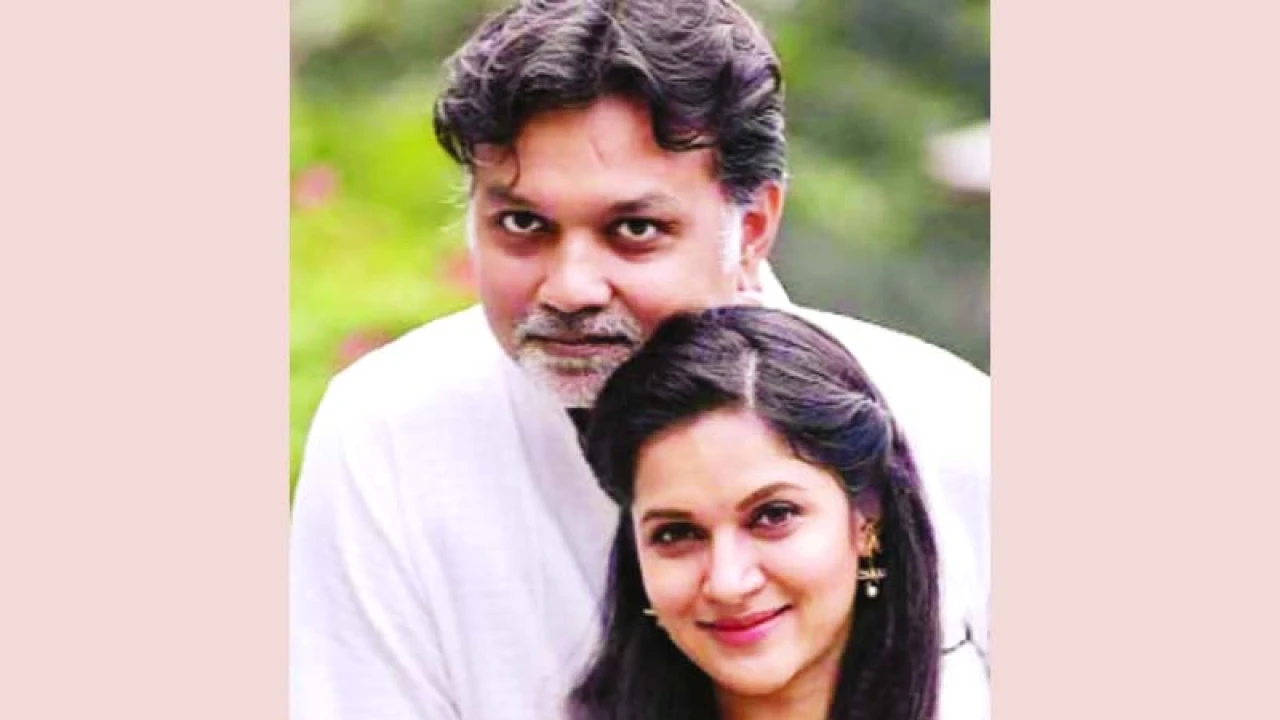 পাসপোর্টে স্বামী হিসেবে তার  নামই আছে