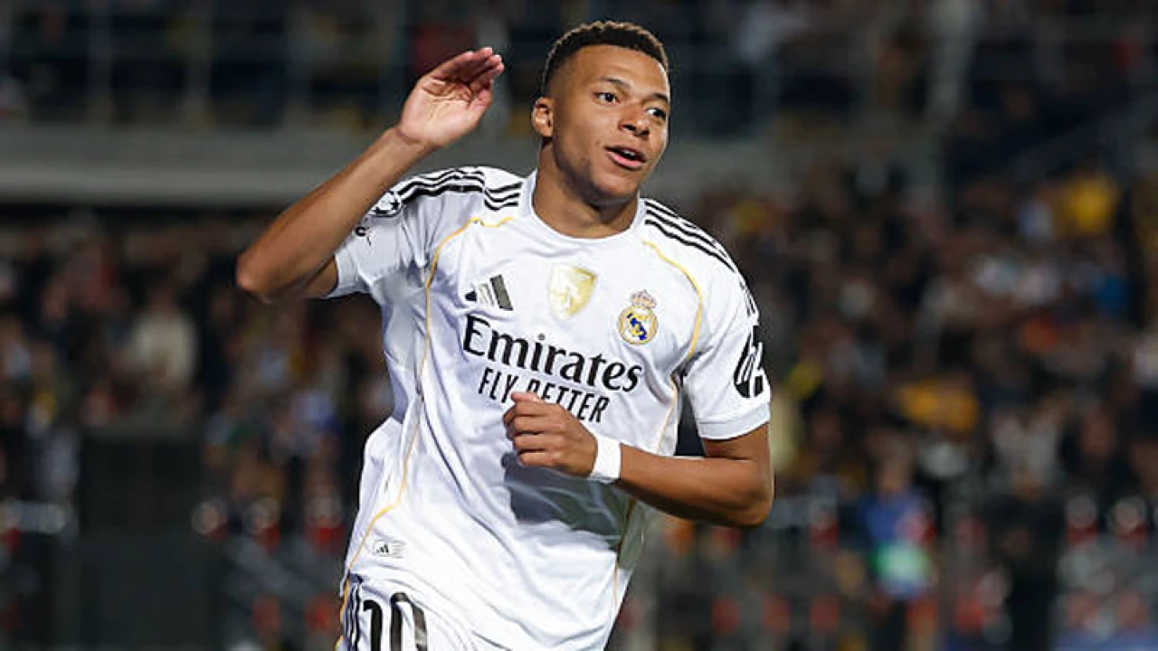 এমবাপ্পের হ্যাটট্রিকে উড়ে গেল কাইরাত