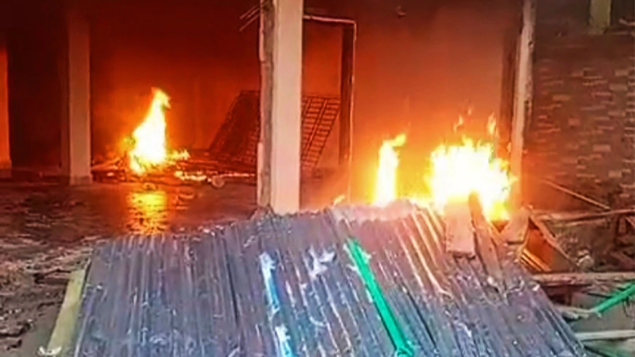 লক্ষ্মীপুরে সাবেক এমপির বাড়িতে ফের আগুন 