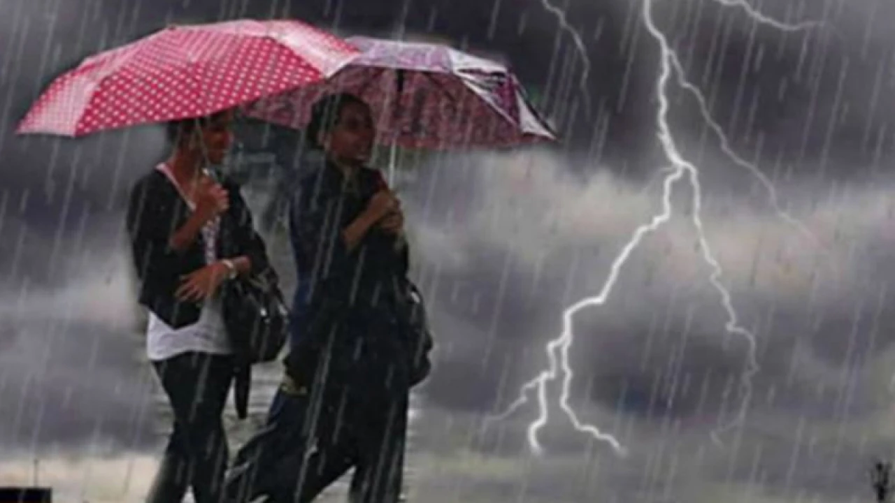 দুপুরের মধ্যে ঢাকায় বজ্রসহ বৃষ্টির আভাস