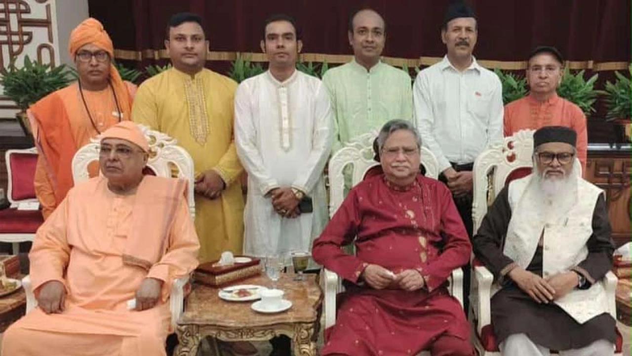 রাষ্ট্রপতির সঙ্গে হিন্দু মহাজোটের শুভেচ্ছা বিনিময়