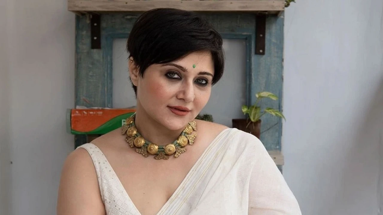 রেগে বললেন স্বস্তিকা,  ‘ছাগলদের রিপ্লাই দেব না’