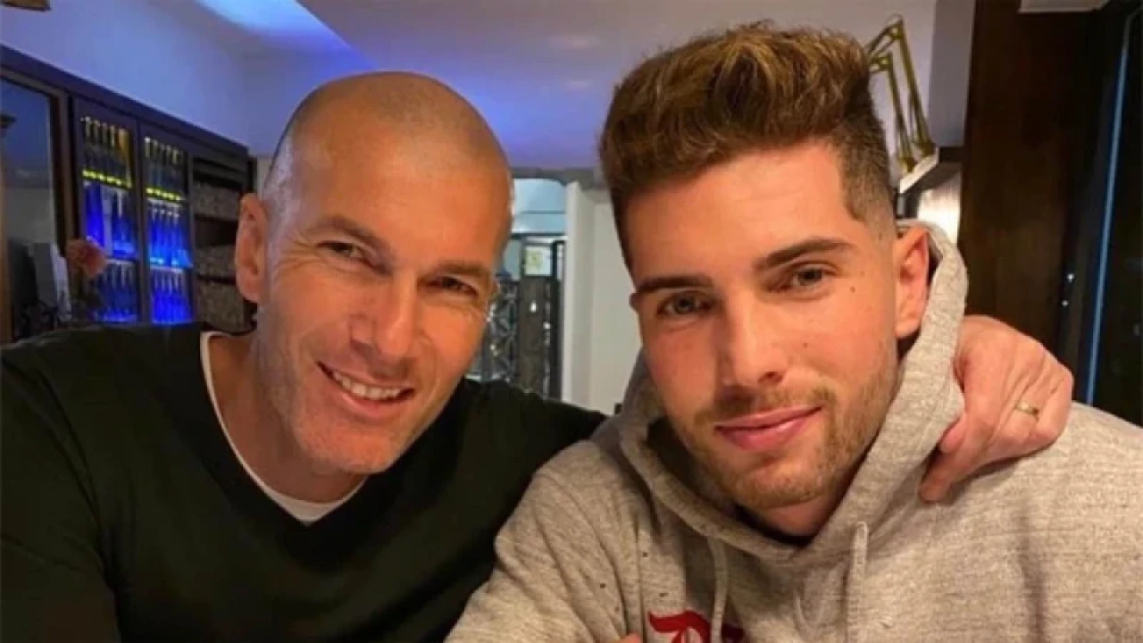 আলজেরিয়া দলে ডাক পেলেন ফ্রান্স কিংবদন্তি জিদানের ছেলে