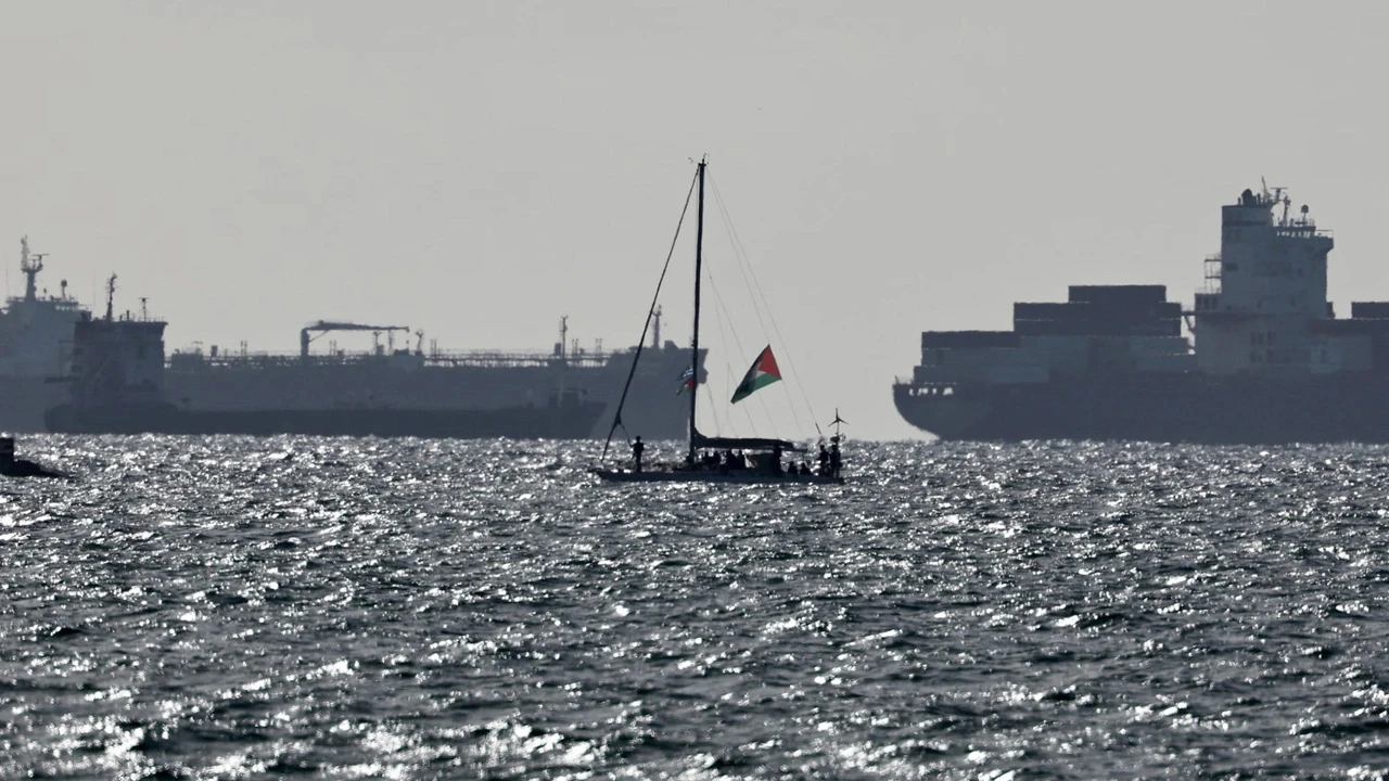 গ্লোবাল সুমুদ ফ্লোটিলার শেষ জাহাজ ‘ম্যারিনেট’ও দখলে নিল ইসরায়েল