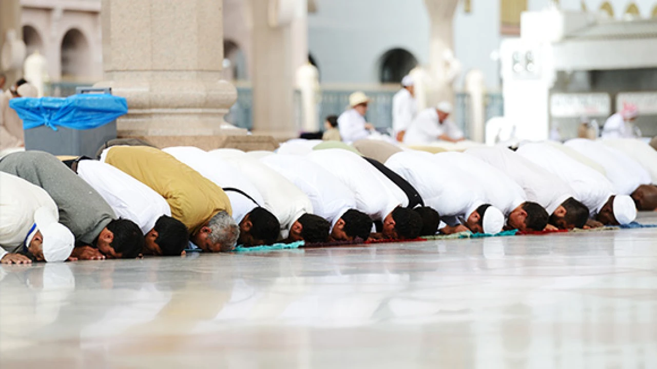 মসজিদে প্রথম কাতারে নামাজ আদায়ের গুরুত্ব