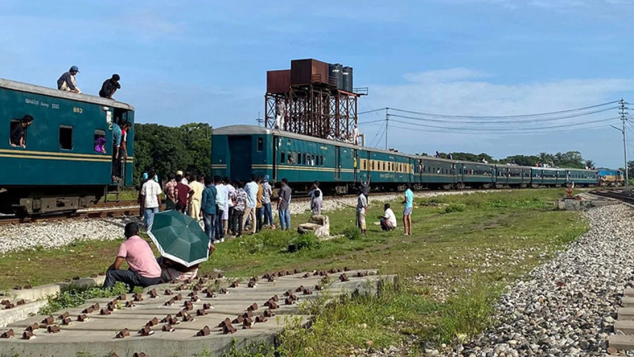 ট্রেন লাইনচ্যুত, ঢাকা-আখাউড়া রুটে ২ ট্রেনের যাত্রা বাতিল
