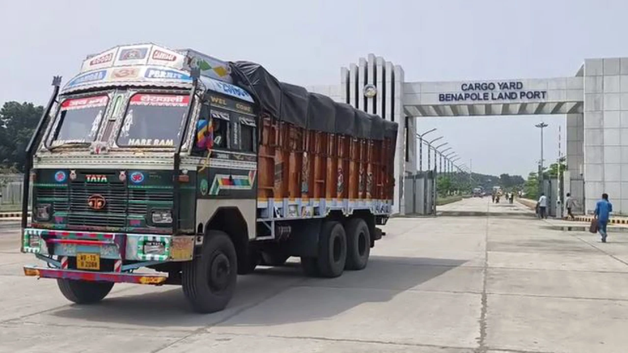 ৬ দিনের ছুটি শেষে বেনাপোল বন্দরে আমদানি-রপ্তানি শুরু