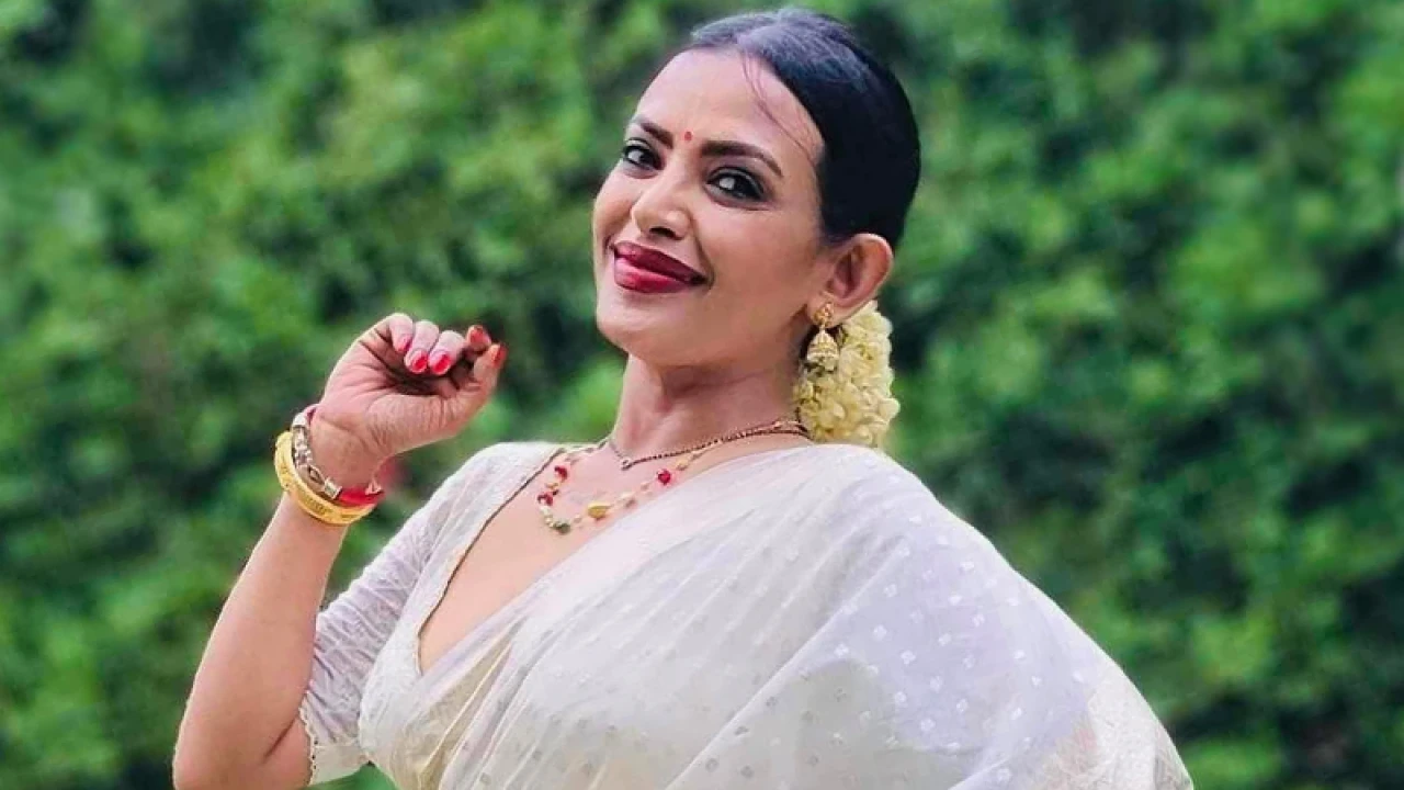 বাবা-মাকে সারপ্রাইজ দিলেন তমালিকা 