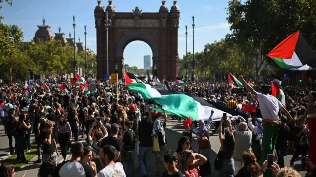 গাজা যুদ্ধবিরোধী বিক্ষোভে উত্তাল ইউরোপ, লন্ডনে চার শতাধিক আটক