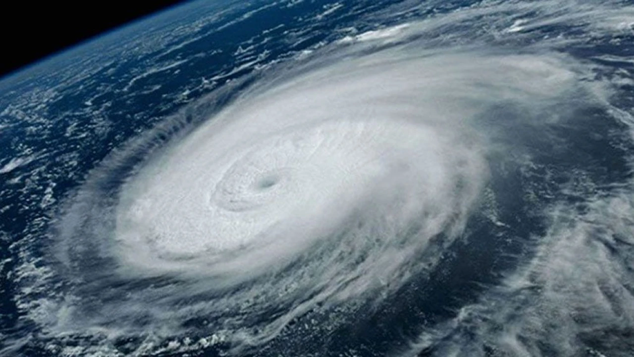 শক্তি হারাচ্ছে ঘূর্ণিঝড় ‘শক্তি’