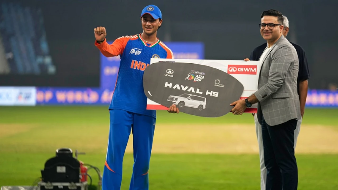 ২৫ লক্ষ রুপির গাড়ি উপহার পেলেও ভারতে চালাতে পারবেন না অভিষেক