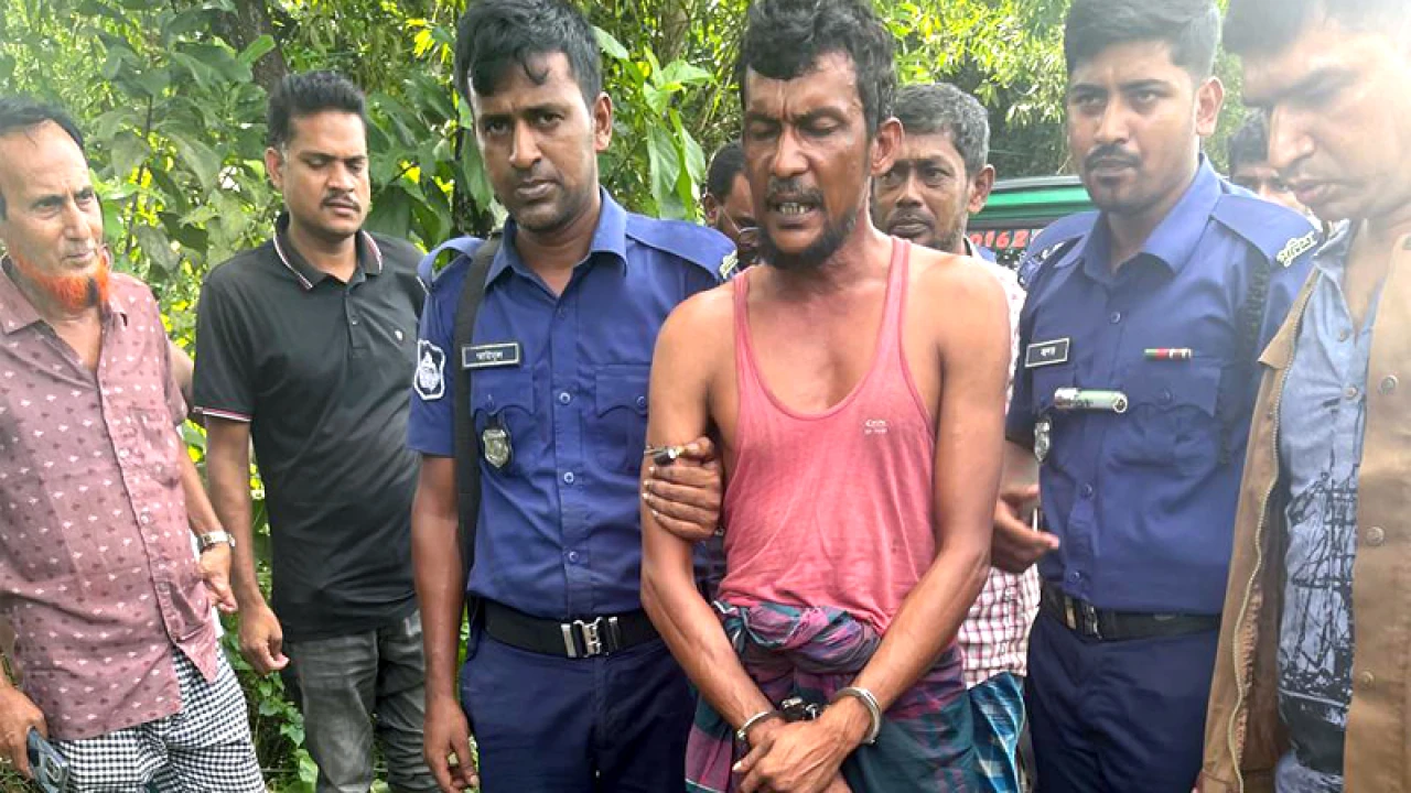 পুলিশকে পিটিয়ে অস্ত্রসহ আসামি ছিনতাই