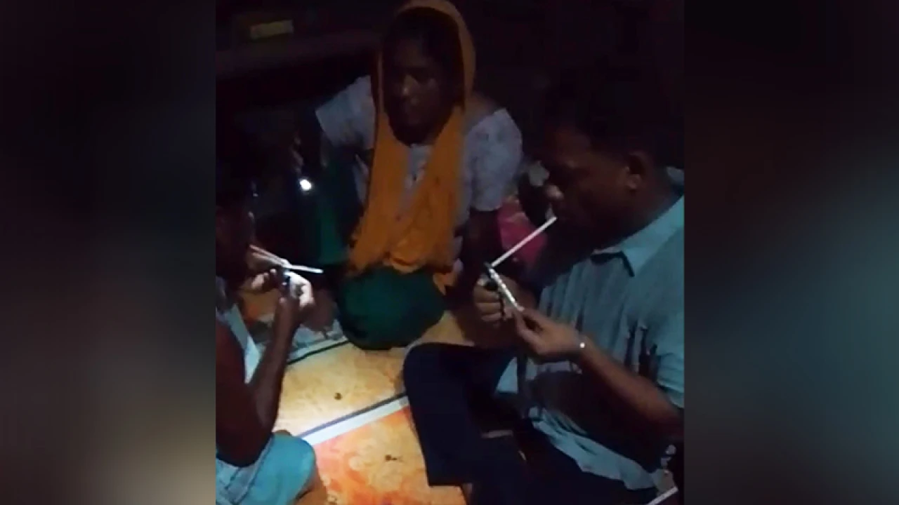 ফরিদপুরে ইউপি সদস্যের ইয়াবা সেবনের ভিডিও ভাইরাল