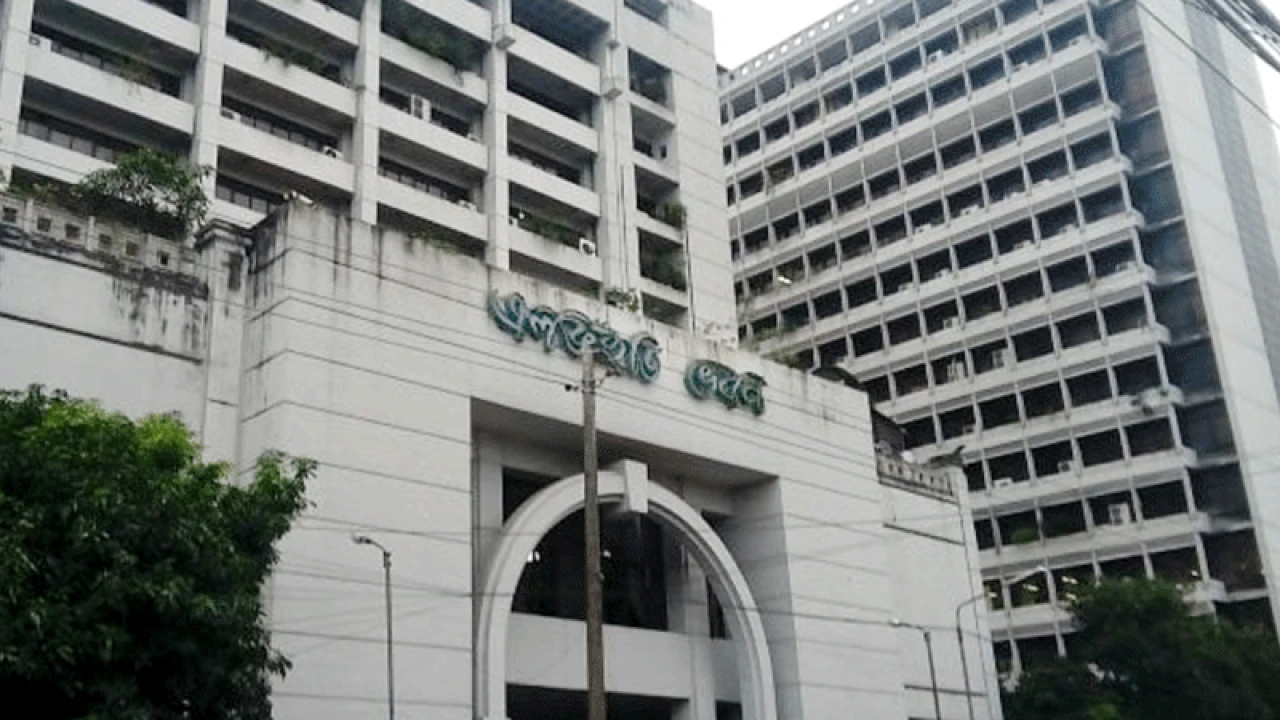 মেরামতের বদলে নতুন সড়কে আগ্রহ