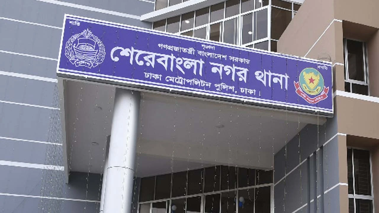 ঢাবিছাত্রীকে আটকে রেখে মারধরের অভিযোগে হোস্টেল পরিচালক গ্রেপ্তার