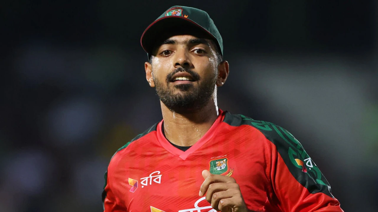 টসে জিতে ব্যাটিংয়ে বাংলাদেশ, সাইফের অভিষেক