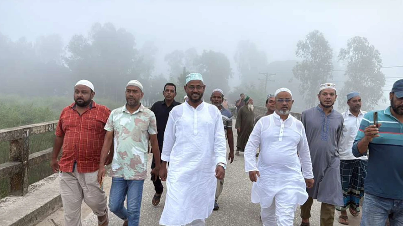 সেতুর সংযোগ সড়ক বিচ্ছিন্ন হয়ে ভোগান্তি, সহযোগিতার আশ্বাস টুকুর