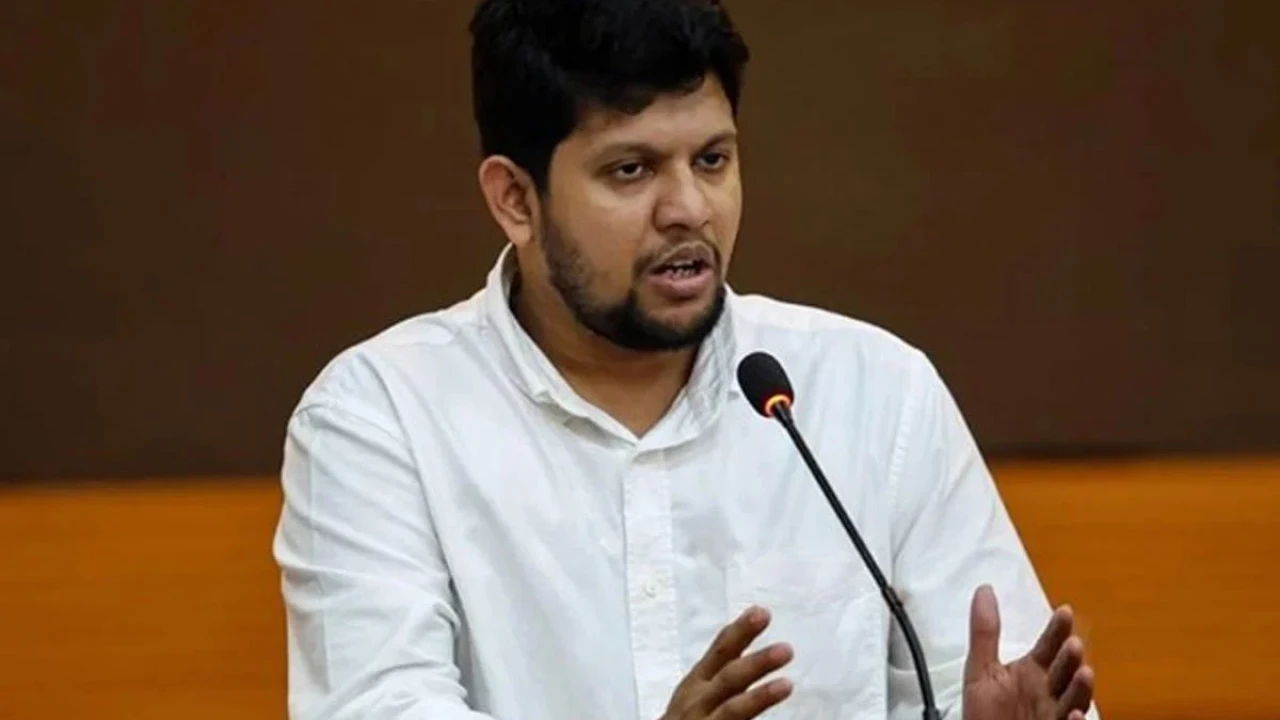  বেসরকারি টিভি চ্যানেলের নিজস্ব আচরণবিধি প্রকাশ করতে বললেন তথ্য উপদেষ্টা