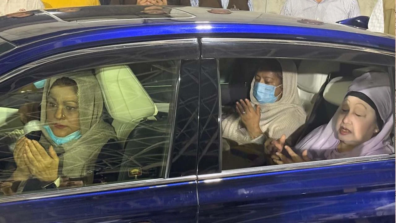 জিয়াউর রহমানের সমাধি জিয়ারত শেষে রাতের ঢাকা ঘুরে দেখলেন খালেদা জিয়া