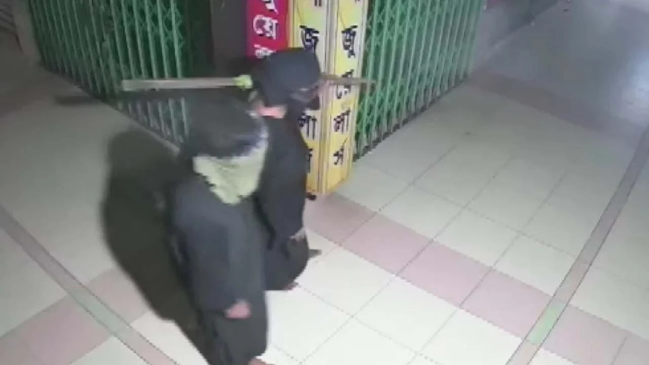 বোরকা পরে এসে জুয়েলার্স থেকে ‘৫০০ ভরি’ স্বর্ণালঙ্কার চুরি 