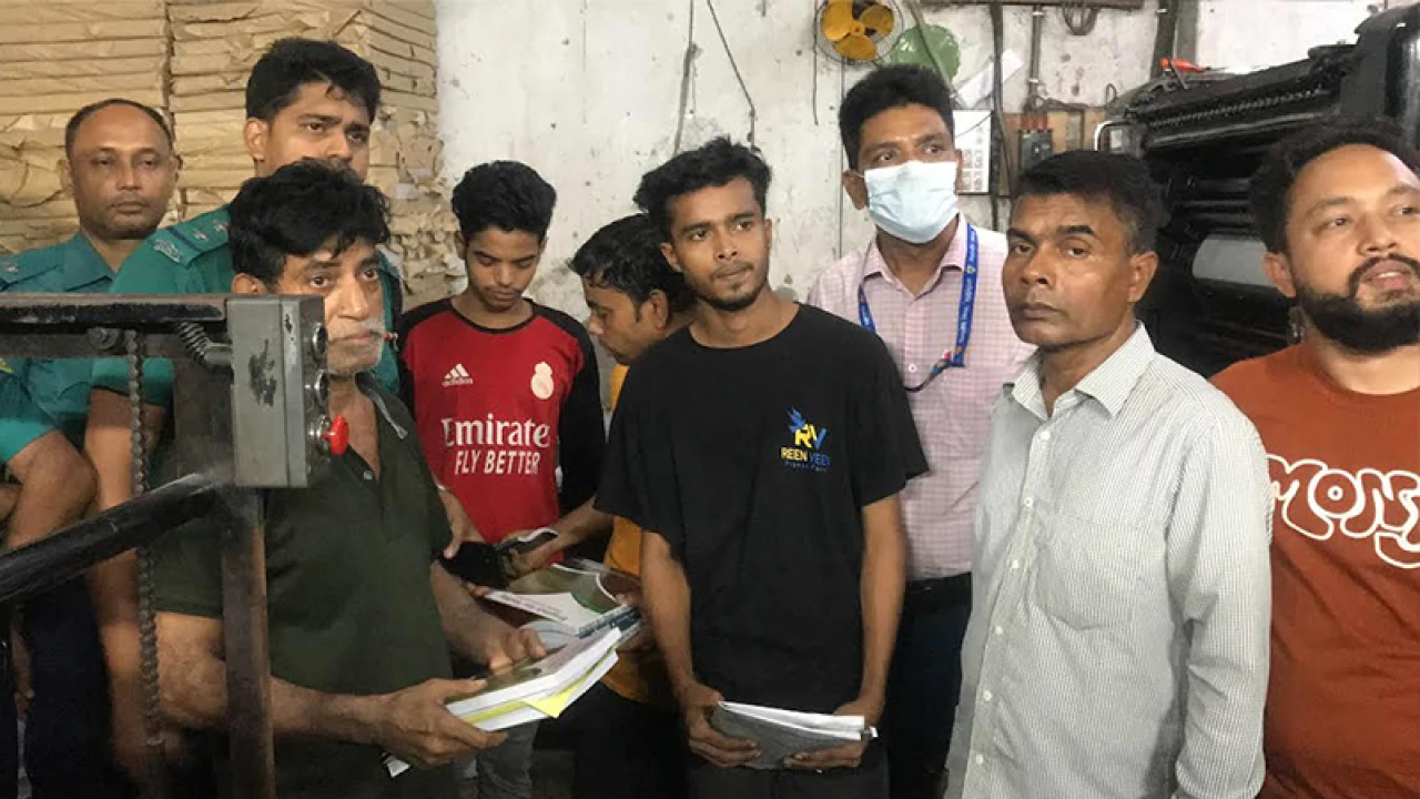 পুরান ঢাকায় এনসিটিবির নকল বই ছাপানো চক্রের ৫ জন আটক