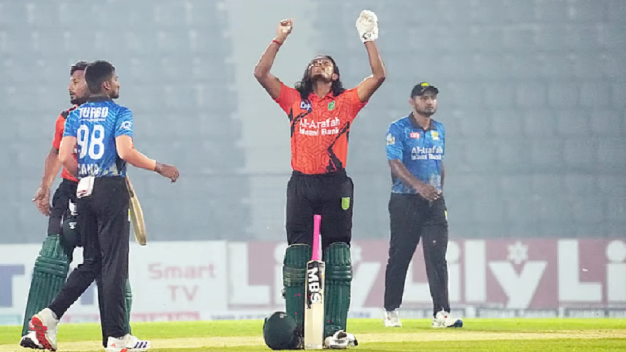 সেই অভিষেকের ঝড়ে ফাইনালে খুলনা