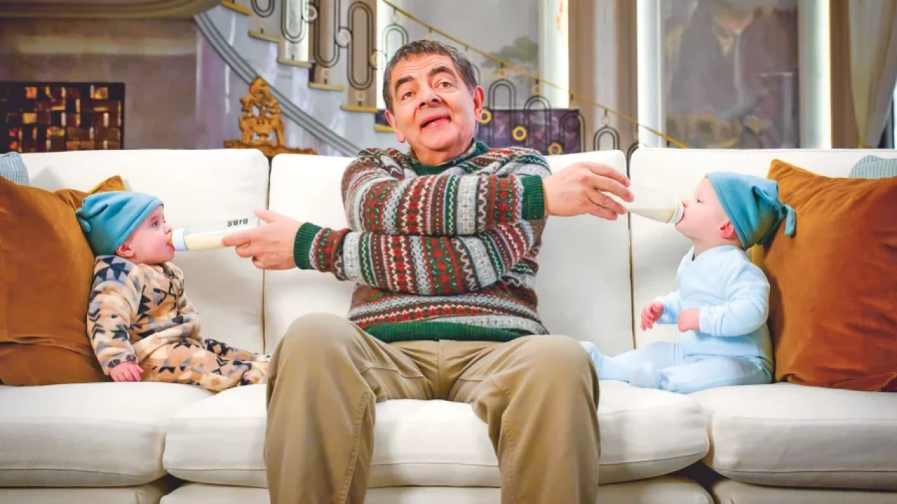 এবার বাচ্চা সামলাতে ব্যস্ত মিস্টার বিন (ভিডিও)