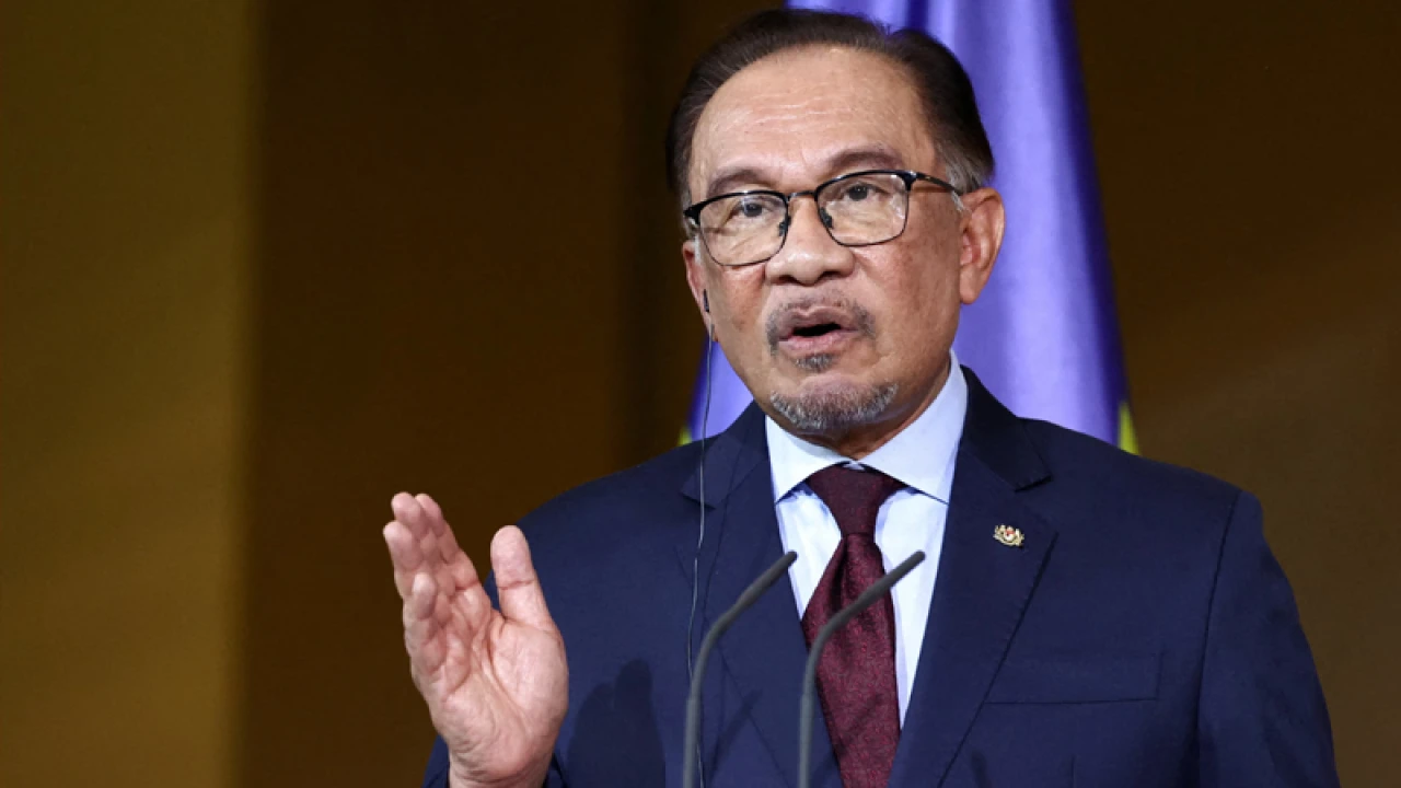 বিদেশি বিনিয়োগকারীদের সুখবর দিলেন মালয়েশিয়ার প্রধানমন্ত্রী