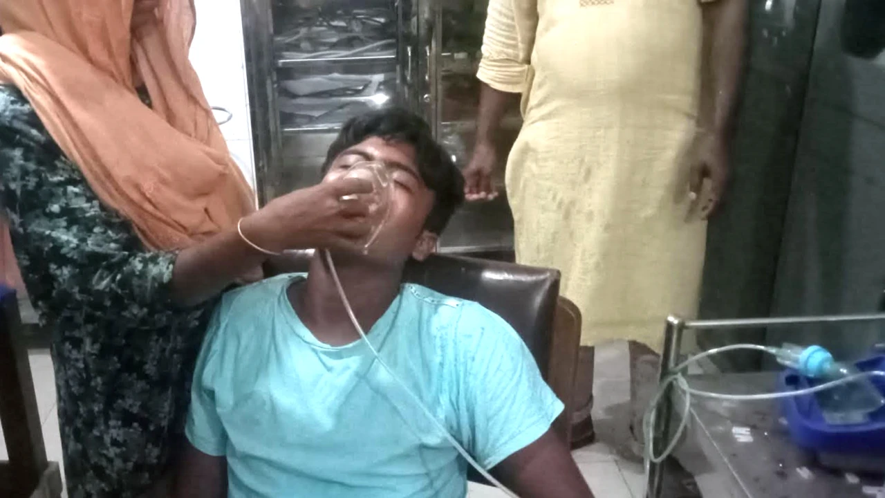 কোরআন অবমাননার দায়ে যুবককে গণধোলাই, পুলিশে সোপর্দ